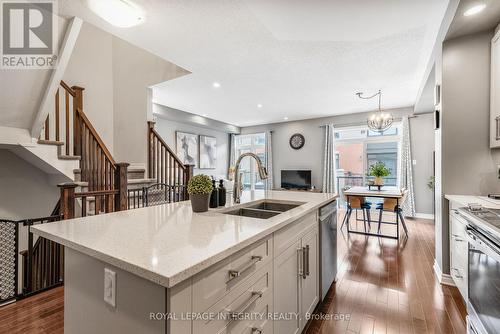 125 Chaperal Private, Ottawa, ON - Indoor Photo Showing Kitchen With Double Sink With Upgraded Kitchen