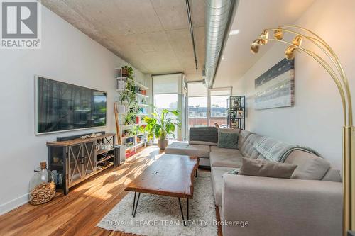 306 - 360 Mcleod Street, Ottawa, ON - Indoor Photo Showing Living Room