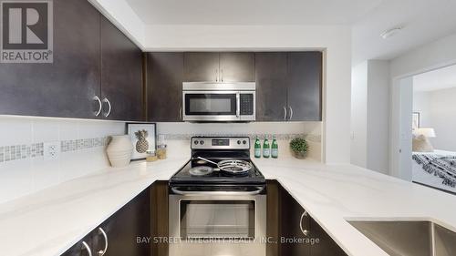 Ph01 - 75 King William Crescent, Richmond Hill, ON - Indoor Photo Showing Kitchen