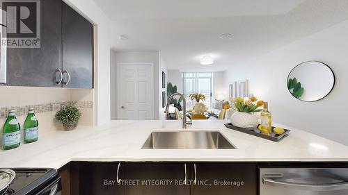 Ph01 - 75 King William Crescent, Richmond Hill, ON - Indoor Photo Showing Kitchen