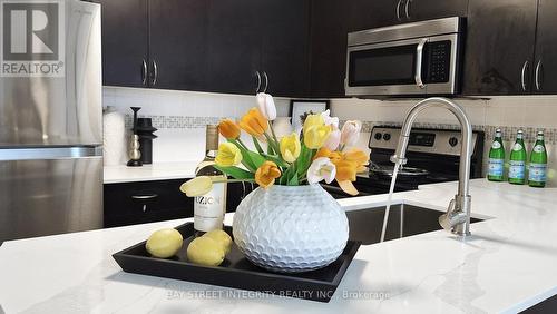 Ph01 - 75 King William Crescent, Richmond Hill, ON - Indoor Photo Showing Kitchen With Double Sink With Upgraded Kitchen