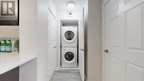 Ph01 - 75 King William Crescent, Richmond Hill, ON - Indoor Photo Showing Laundry Room