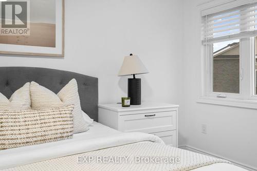 155 Veterans Street, Bradford West Gwillimbury, ON - Indoor Photo Showing Bedroom