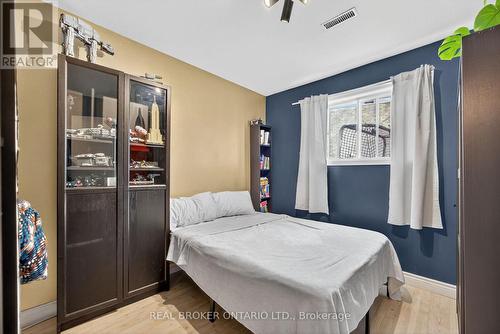 7 Varden Crescent, Barrie, ON - Indoor Photo Showing Bedroom