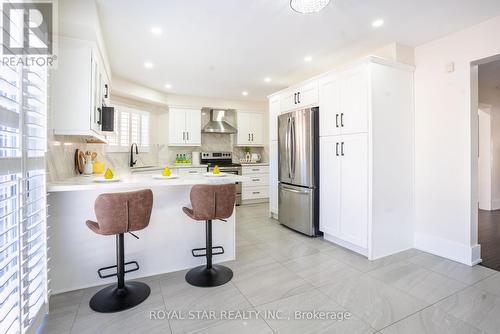 22 Livingston Drive, Caledon, ON - Indoor Photo Showing Kitchen With Stainless Steel Kitchen With Upgraded Kitchen
