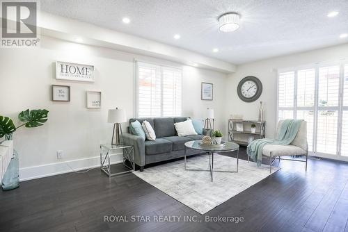 22 Livingston Drive, Caledon, ON - Indoor Photo Showing Living Room