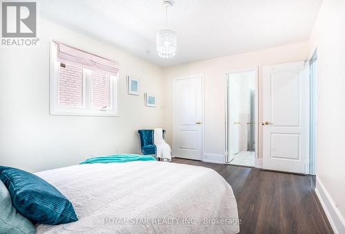 22 Livingston Drive, Caledon, ON - Indoor Photo Showing Bedroom