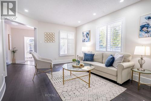 22 Livingston Drive, Caledon, ON - Indoor Photo Showing Living Room