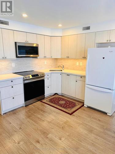 1032 Burnhamthorpe Road E, Mississauga, ON - Indoor Photo Showing Kitchen