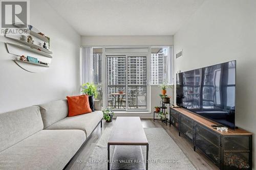 709 - 349 Rathburn Road W, Mississauga, ON - Indoor Photo Showing Living Room