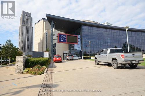 709 - 349 Rathburn Road W, Mississauga, ON - Outdoor