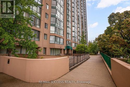 713 - 145 Hillcrest Avenue, Mississauga, ON - Outdoor