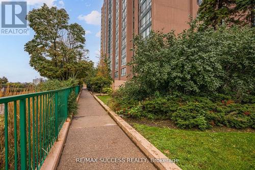 713 - 145 Hillcrest Avenue, Mississauga, ON - Outdoor