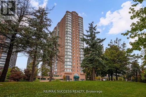 713 - 145 Hillcrest Avenue, Mississauga, ON - Outdoor With Facade