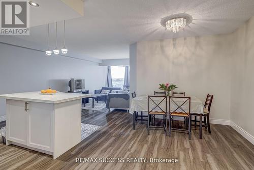713 - 145 Hillcrest Avenue, Mississauga, ON - Indoor Photo Showing Dining Room