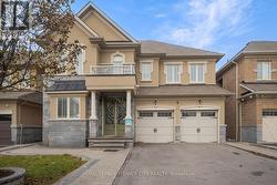 6 VILLADOWNS TRAIL  Brampton, ON L6R 3V5