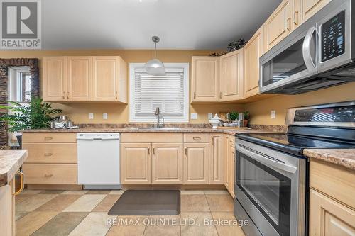 7 Chestnut Drive, Belleville (Belleville Ward), ON - Indoor Photo Showing Kitchen