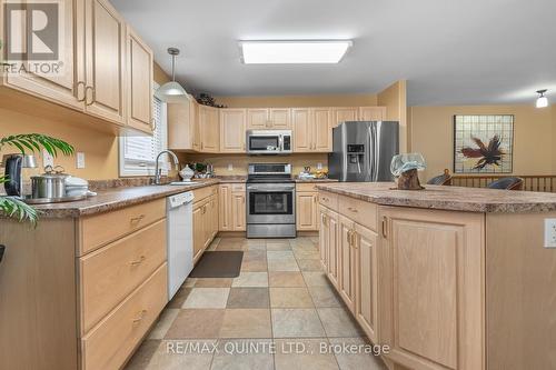 7 Chestnut Drive, Belleville (Belleville Ward), ON - Indoor Photo Showing Kitchen