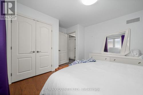 7 Chestnut Drive, Belleville (Belleville Ward), ON - Indoor Photo Showing Bedroom