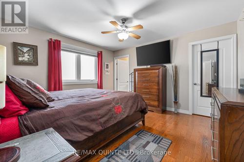 7 Chestnut Drive, Belleville (Belleville Ward), ON - Indoor Photo Showing Bedroom