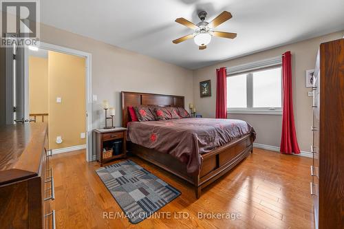7 Chestnut Drive, Belleville (Belleville Ward), ON - Indoor Photo Showing Bedroom