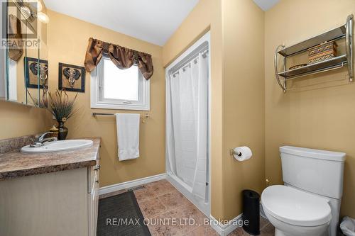 7 Chestnut Drive, Belleville (Belleville Ward), ON - Indoor Photo Showing Bathroom