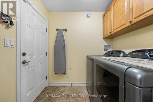 7 Chestnut Drive, Belleville (Belleville Ward), ON - Indoor Photo Showing Laundry Room