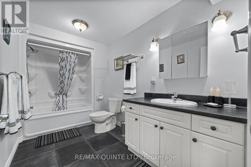 7 Chestnut Drive, Belleville (Belleville Ward), ON - Indoor Photo Showing Bathroom