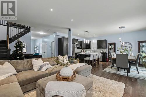 219 Walker Street, Cambridge, ON - Indoor Photo Showing Living Room