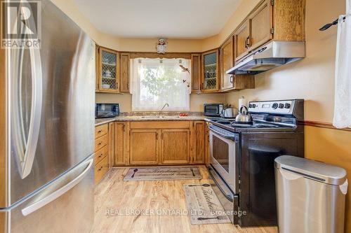 87 Southwood Drive, Cambridge, ON - Indoor Photo Showing Kitchen With Double Sink