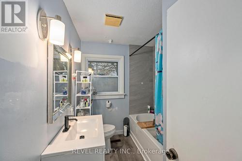 renovated bathroom - 629 Victoria Street, Strathroy-Caradoc (Ne), ON - 