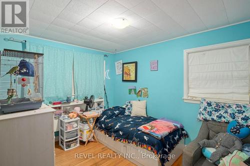 bedroom 1 - 629 Victoria Street, Strathroy-Caradoc (Ne), ON - Indoor Photo Showing Bedroom