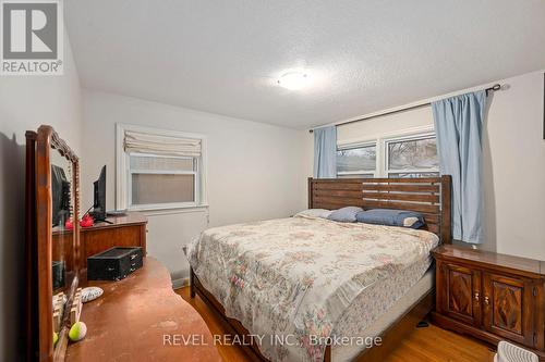bedroom 3 (primary) - 629 Victoria Street, Strathroy-Caradoc (Ne), ON - Indoor Photo Showing Bedroom