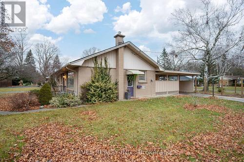 side entrance leads to lower level - 629 Victoria Street, Strathroy-Caradoc (Ne), ON - Outdoor