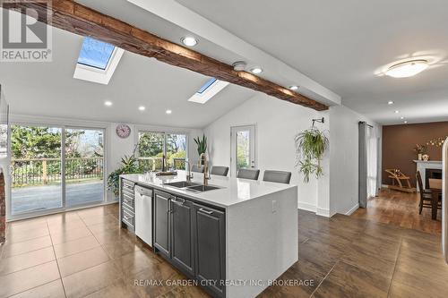 46 Adelene Crescent, St. Catharines (Glendale/Glenridge), ON - Indoor Photo Showing Kitchen With Double Sink
