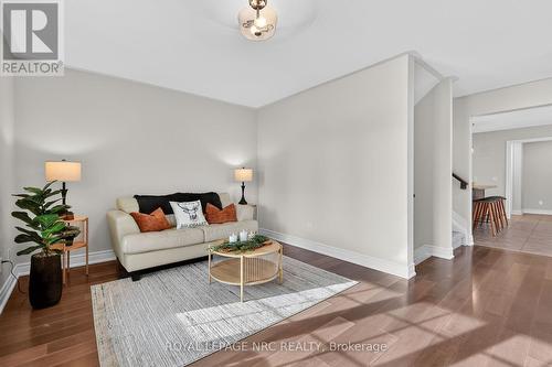56 Dominion Road, Fort Erie (Lakeshore), ON - Indoor Photo Showing Living Room