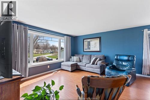 149 Bellcreft Drive, Colchester, ON - Indoor Photo Showing Living Room