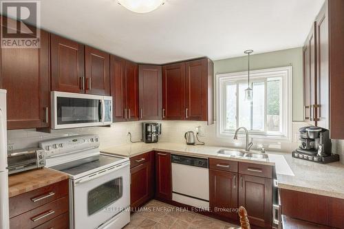 17 Barrow Court, Whitby (Lynde Creek), ON - Indoor Photo Showing Kitchen With Double Sink