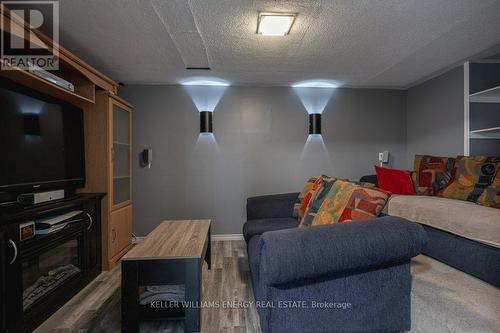 17 Barrow Court, Whitby (Lynde Creek), ON - Indoor With Fireplace