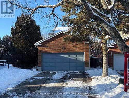 17 BARROW COURT  Whitby (Lynde Creek), ON L1P 1E4