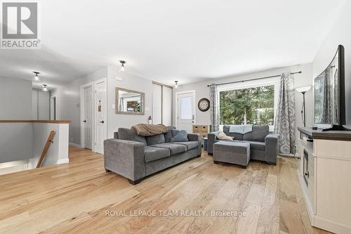 74 Castleford Road, Horton, ON - Indoor Photo Showing Living Room