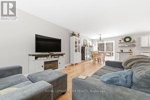 74 Castleford Road, Horton, ON - Indoor Photo Showing Living Room