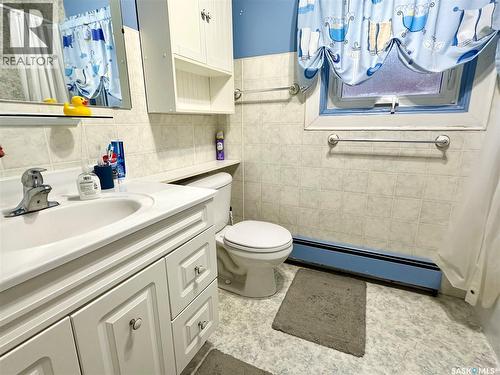 1341 105Th Street, North Battleford, SK - Indoor Photo Showing Bathroom