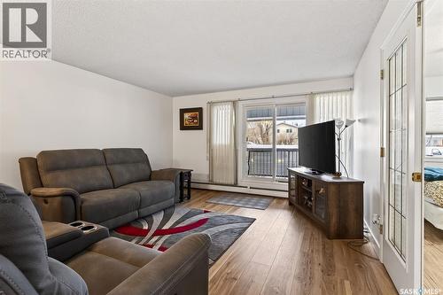131 960 Assiniboine Avenue, Regina, SK - Indoor Photo Showing Living Room