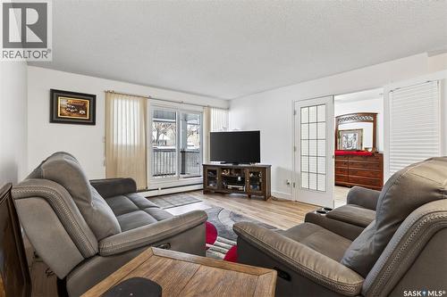 131 960 Assiniboine Avenue, Regina, SK - Indoor Photo Showing Living Room