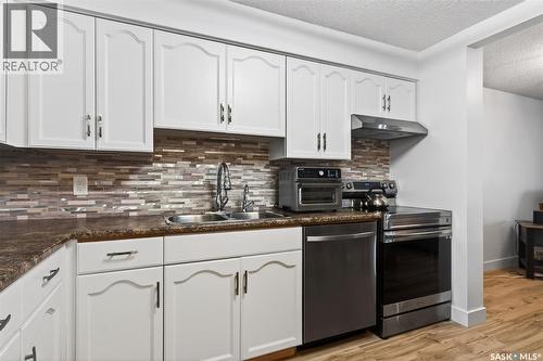 131 960 Assiniboine Avenue, Regina, SK - Indoor Photo Showing Kitchen With Double Sink