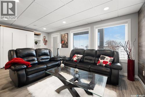 8825 Kestral Drive, Regina, SK - Indoor Photo Showing Living Room