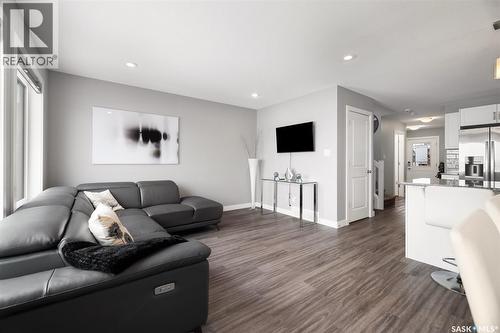 8825 Kestral Drive, Regina, SK - Indoor Photo Showing Living Room