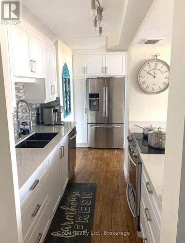 2018 - 1333 Bloor Street, Mississauga, ON - Indoor Photo Showing Kitchen With Double Sink