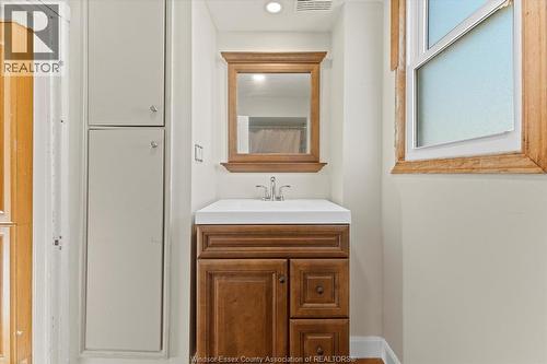 77 Maple Avenue, Amherstburg, ON - Indoor Photo Showing Bathroom